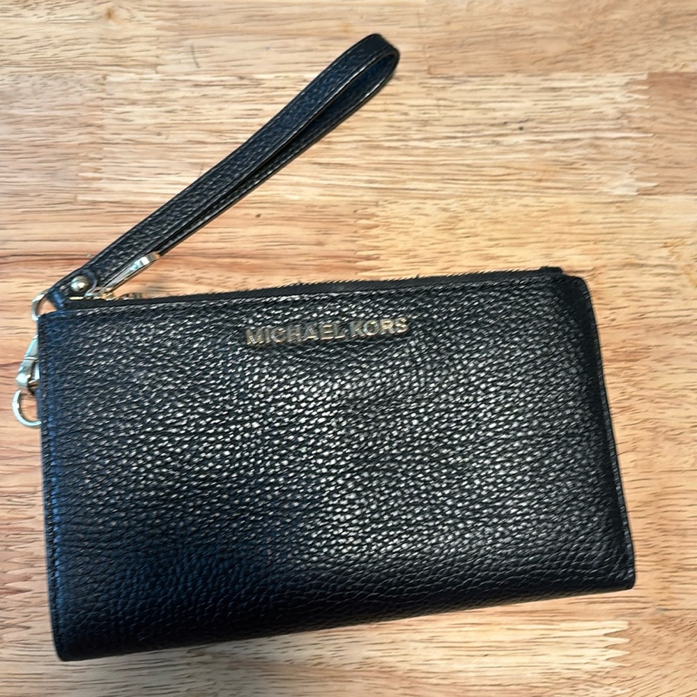 Micheal Kors wristlet